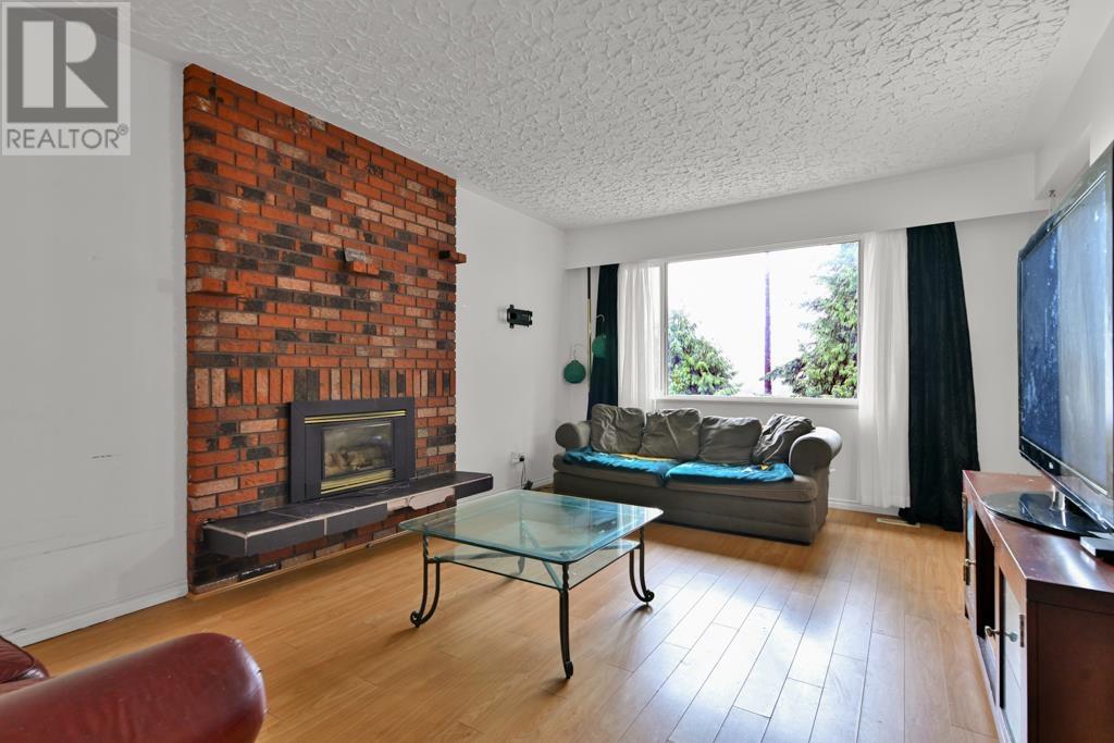 Photo 8 of 2512 Penshurst Court, Coquitlam BC