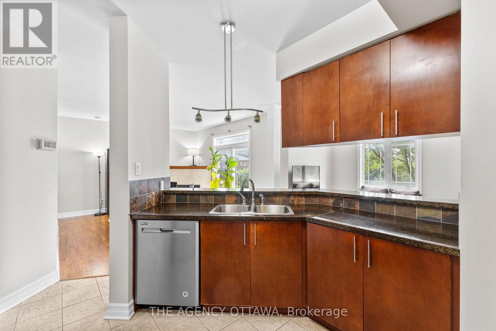 Photo 12 of 203 711 Churchill Avenue N, Ottawa ON