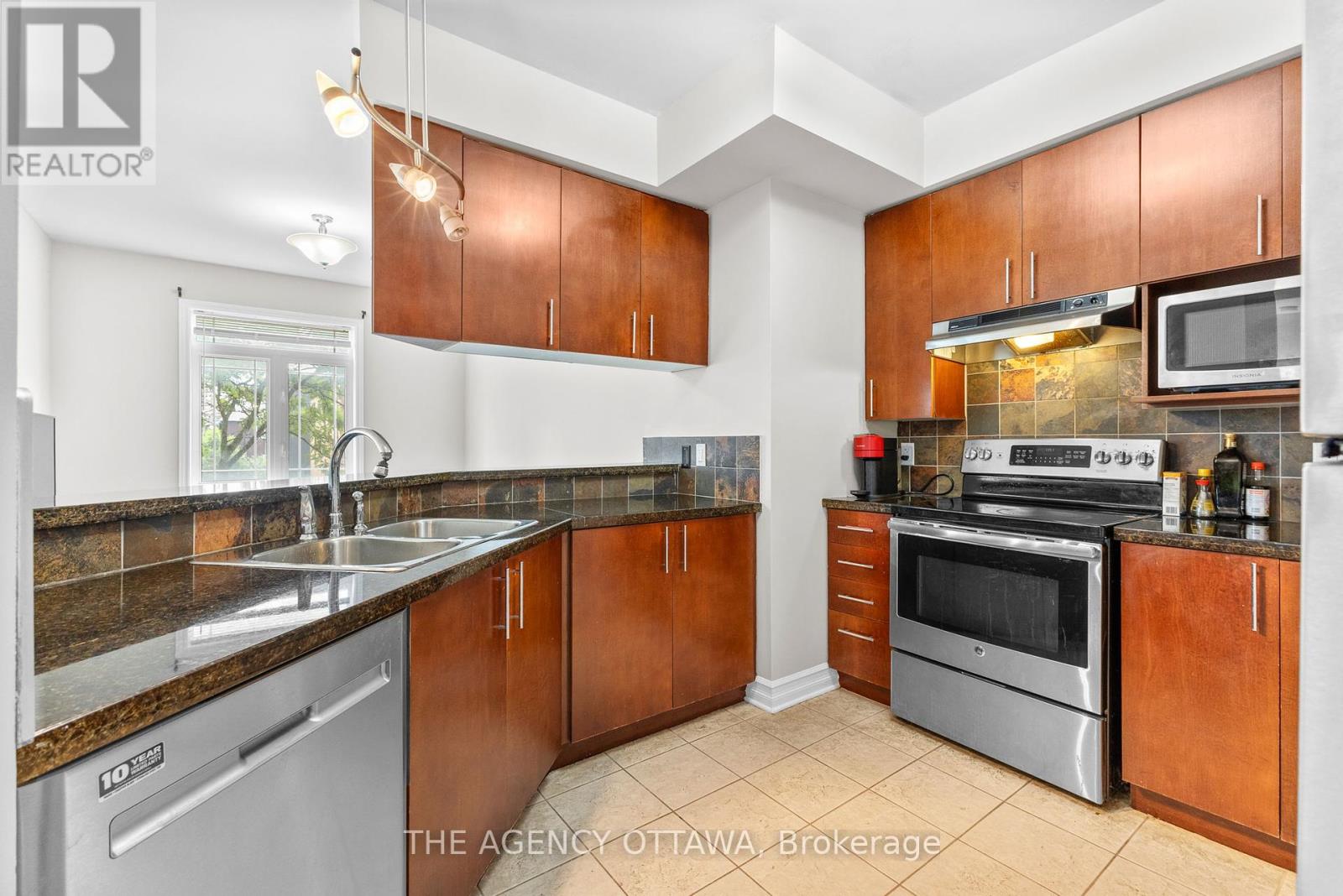 Photo 14 of 203 711 Churchill Avenue N, Ottawa ON