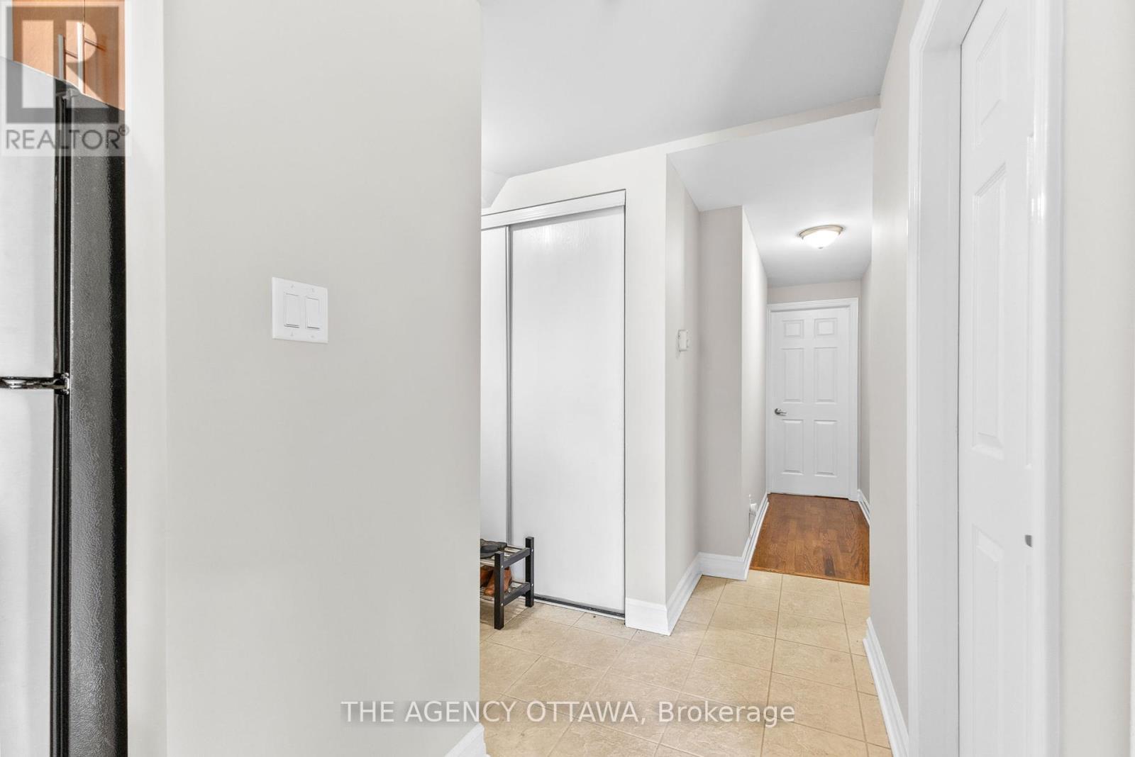 Photo 7 of 203 711 Churchill Avenue N, Ottawa ON