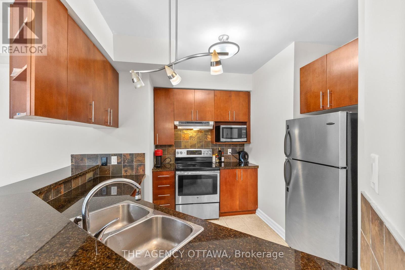 Photo 8 of 203 711 Churchill Avenue N, Ottawa ON