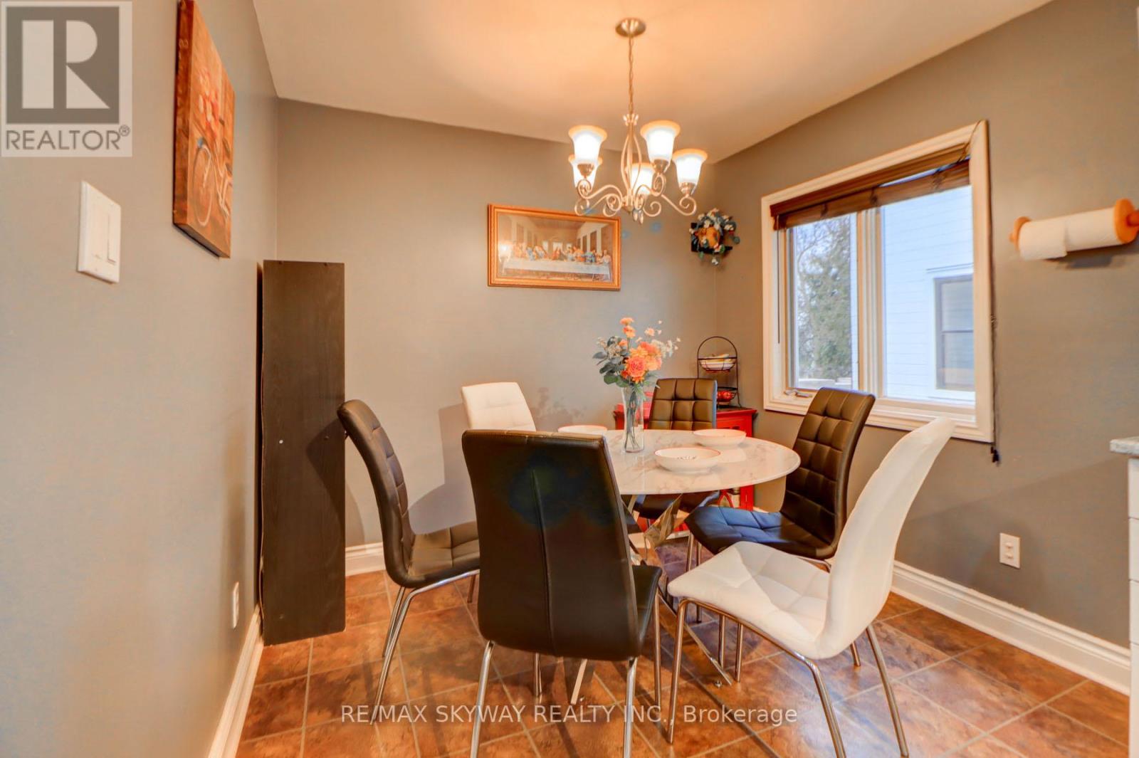 Photo 21 of 282 B Brock Street W, Uxbridge ON