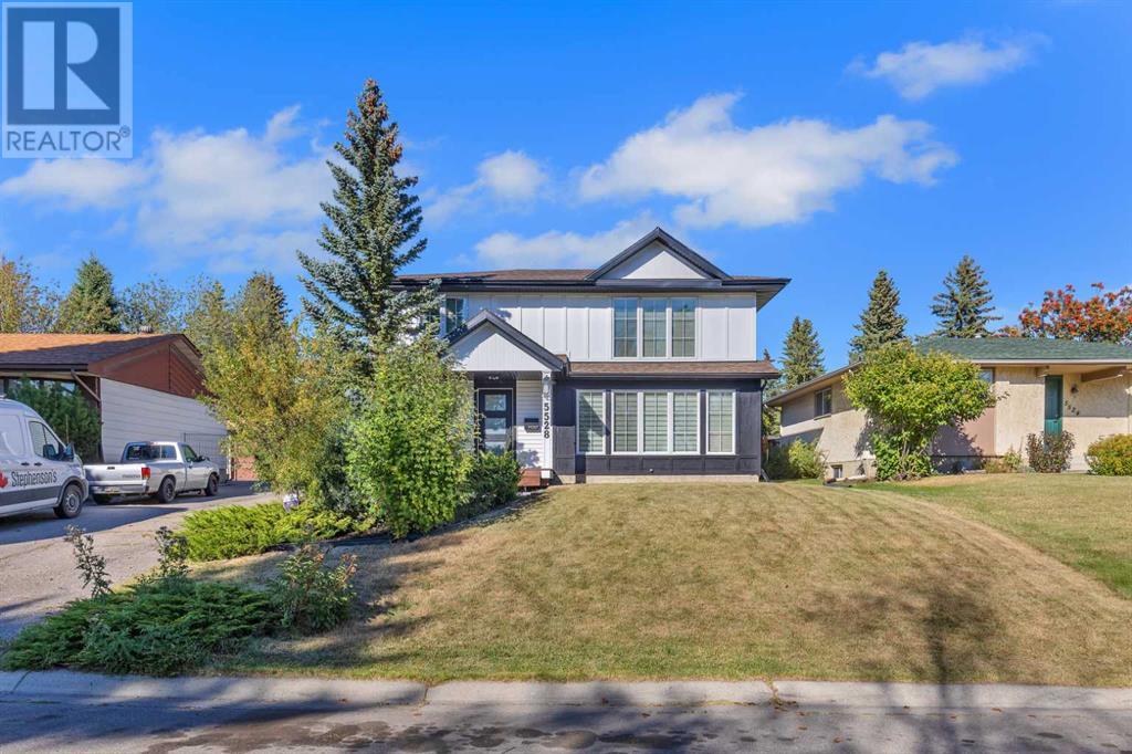 Single Family House for Sale in  Dalhart Hill NW Dalhousie Calgary 