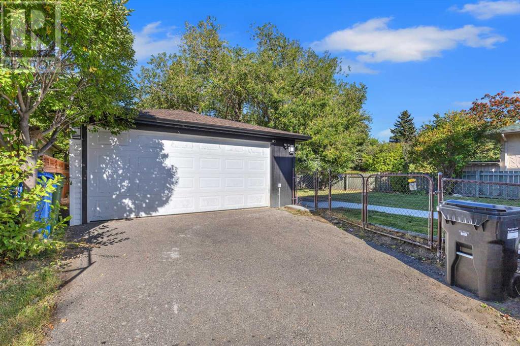 Single Family House for Sale in  Dalhart Hill NW Dalhousie Calgary 