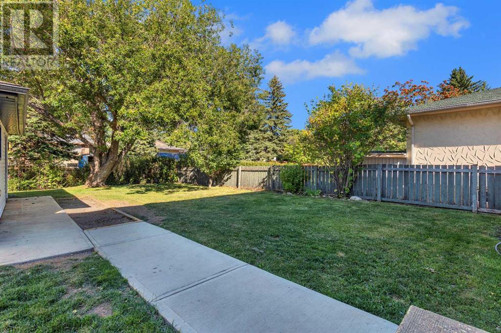 Single Family House for Sale in  Dalhart Hill NW Dalhousie Calgary 