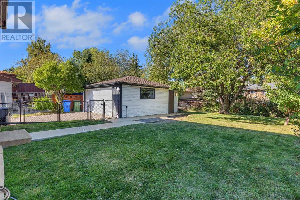 Single Family House for Sale in  Dalhart Hill NW Dalhousie Calgary 