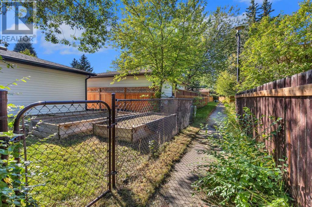 Single Family House for Sale in  Dalhart Hill NW Dalhousie Calgary 