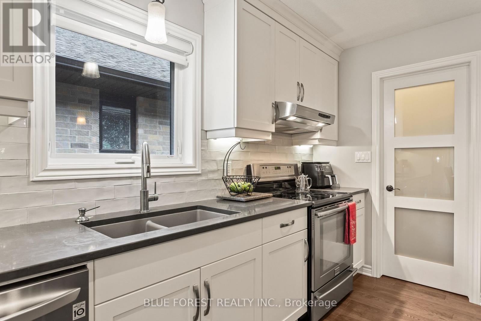 Photo 10 of 42 Hickory Lane, St Thomas ON