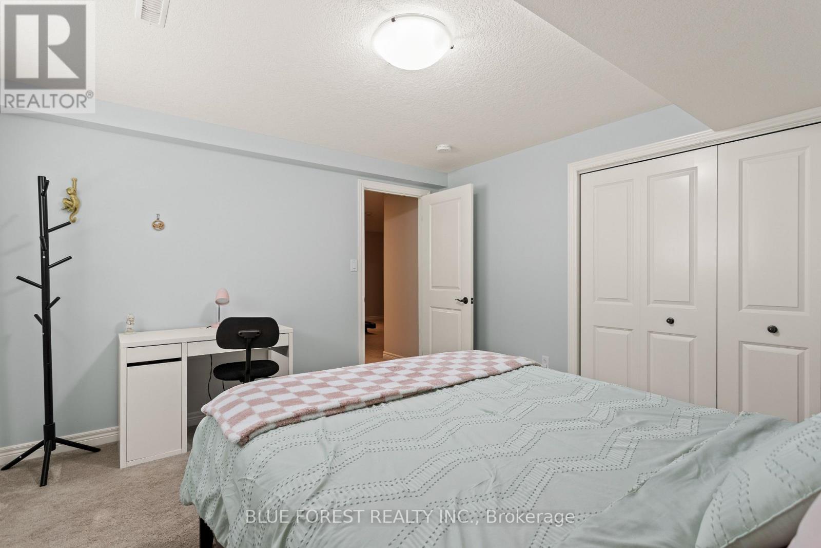 Photo 24 of 42 Hickory Lane, St Thomas ON