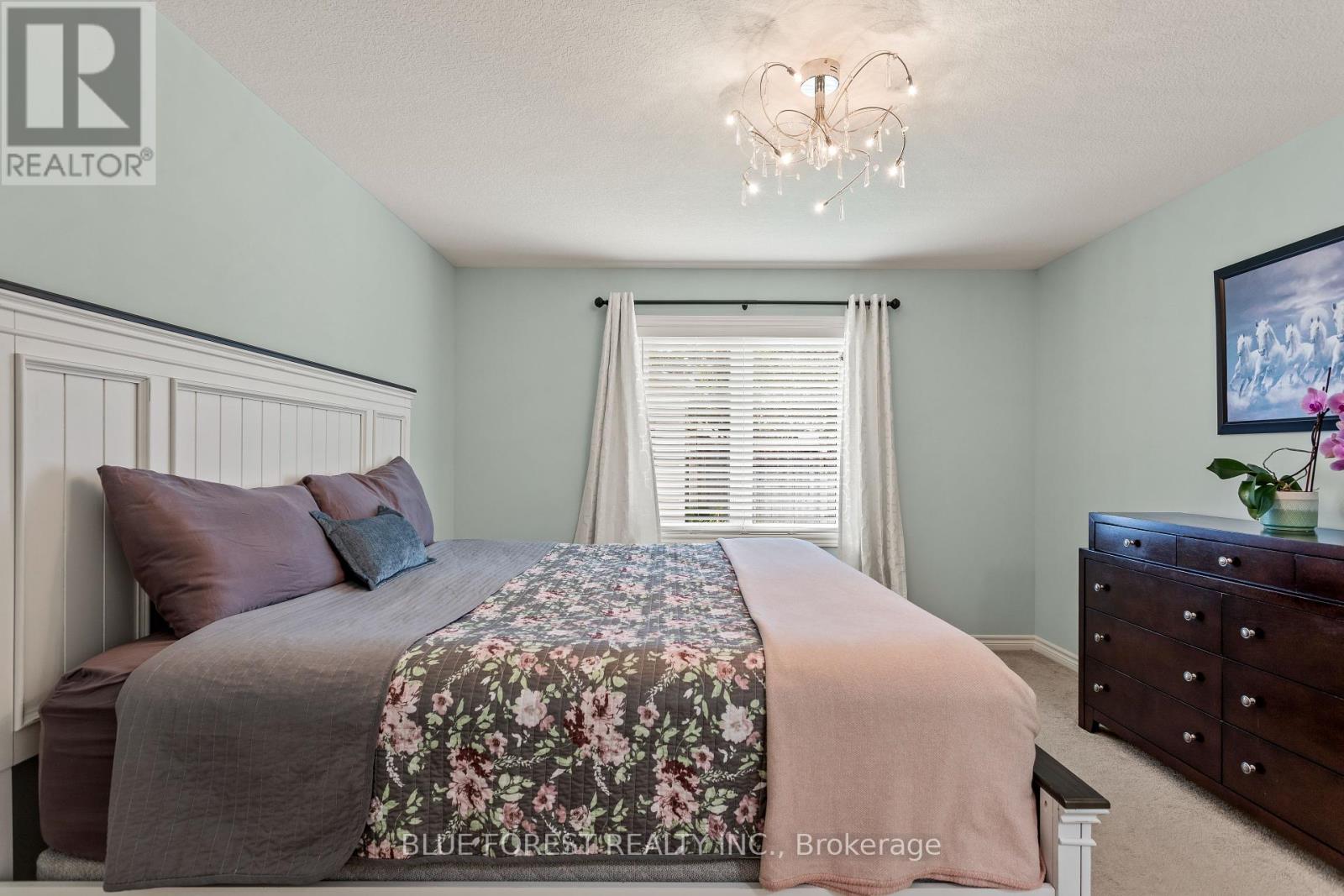 Photo 20 of 42 Hickory Lane, St Thomas ON
