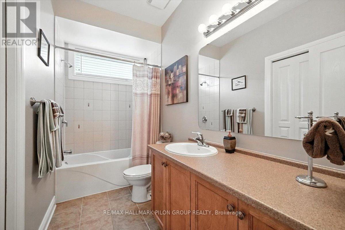 Photo 13 of 128 Topaze Crescent, Clarencerockland ON