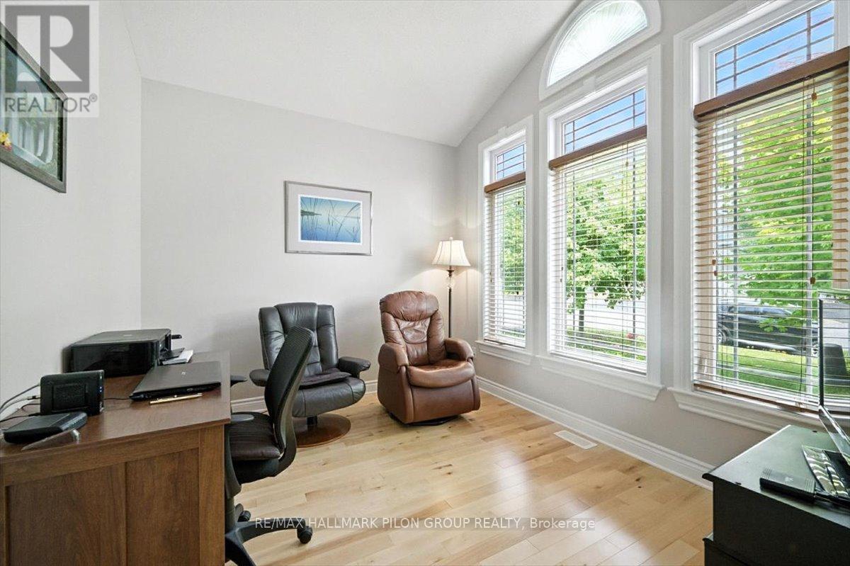Photo 8 of 128 Topaze Crescent, Clarencerockland ON