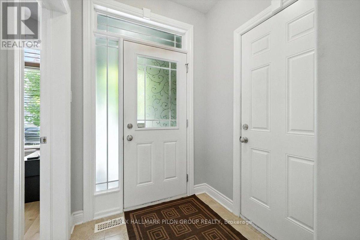 Photo 14 of 128 Topaze Crescent, Clarencerockland ON