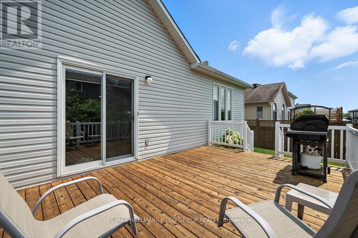 Photo 19 of 128 Topaze Crescent, Clarencerockland ON