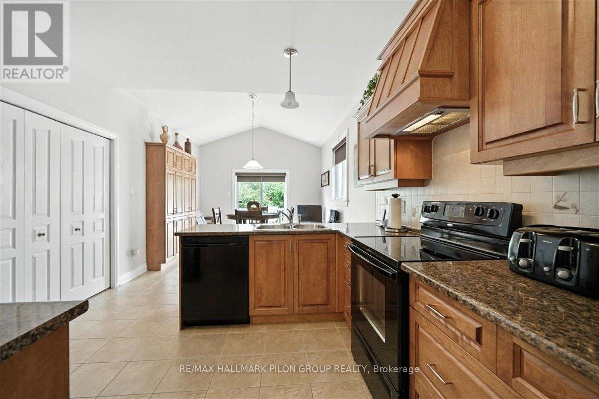 Photo 12 of 128 Topaze Crescent, Clarencerockland ON