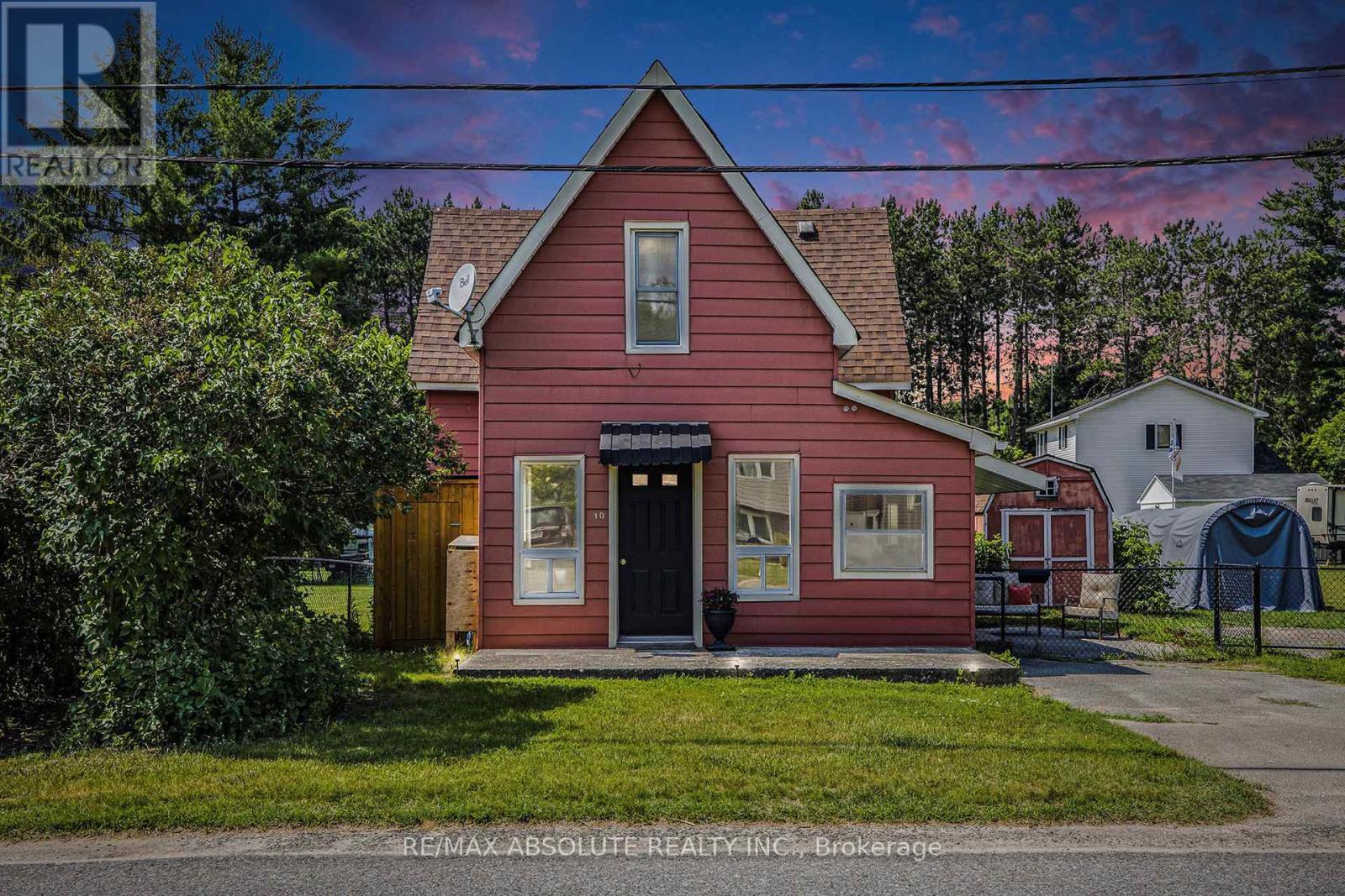 Photo 3 of 10 Neilson Street, Mcnab Braeside ON