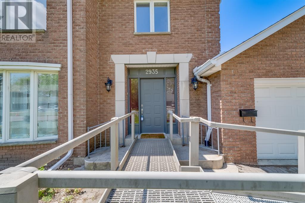 Photo 2 of 2935 Mckay Unit 2, Windsor ON