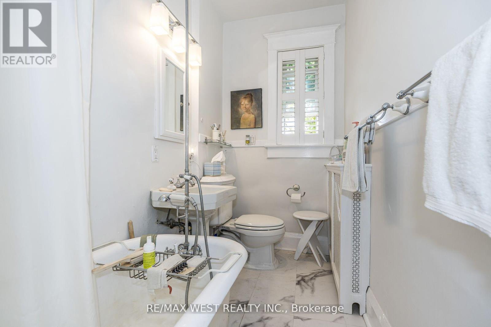 9A HUMEWOOD DRIVE - 25