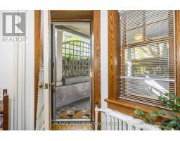 Kitchen - 9a Humewood Drive, Toronto, ON M6C1C9 Photo 6