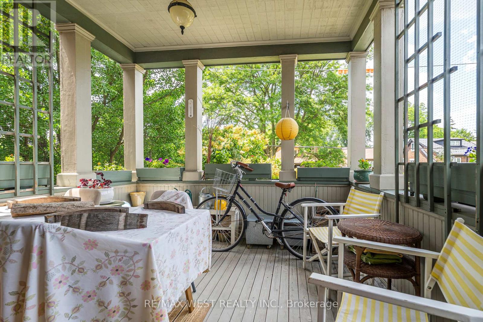 Photo 39 of 9 B Humewood Drive, Toronto ON