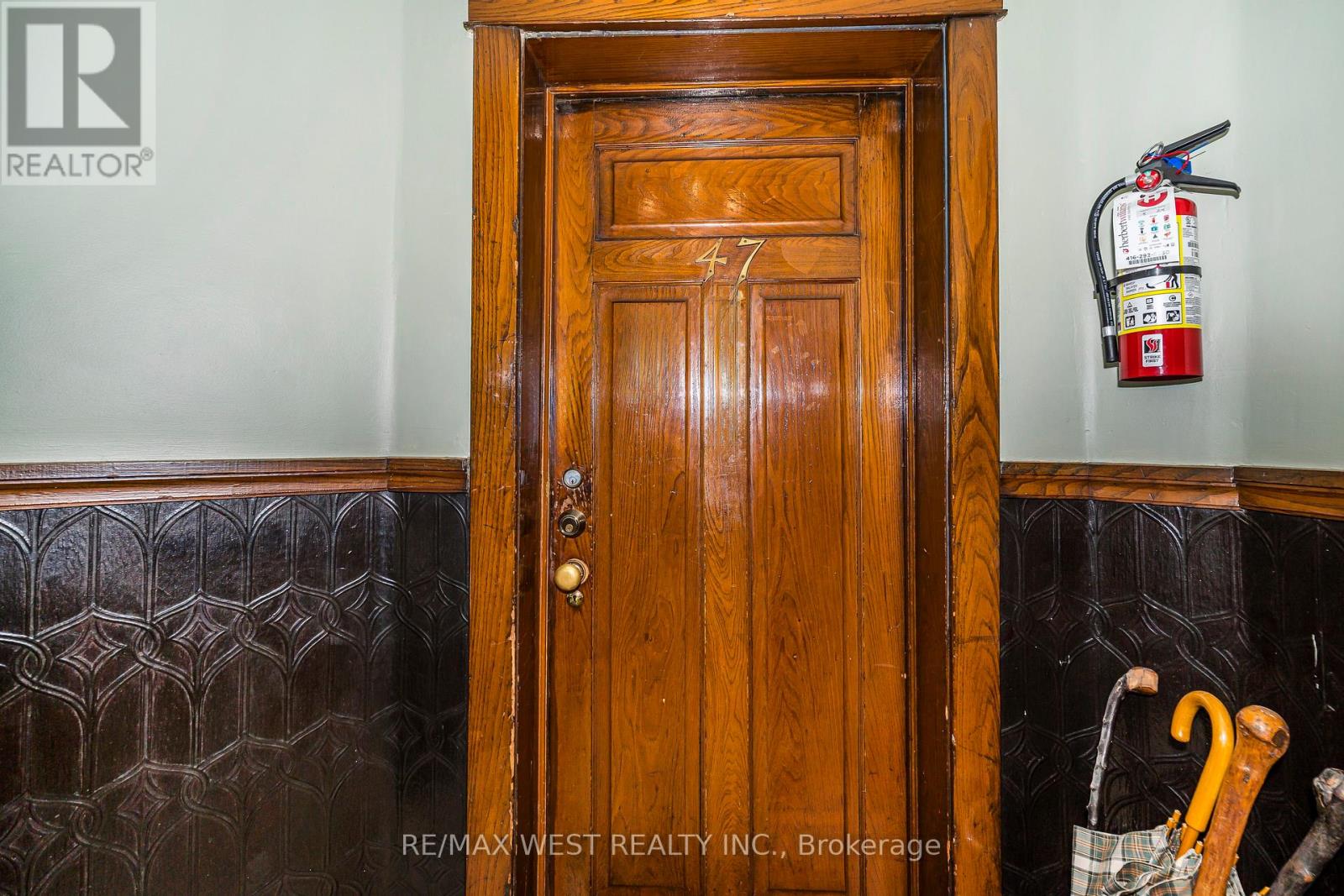Photo 6 of 9 B Humewood Drive, Toronto ON