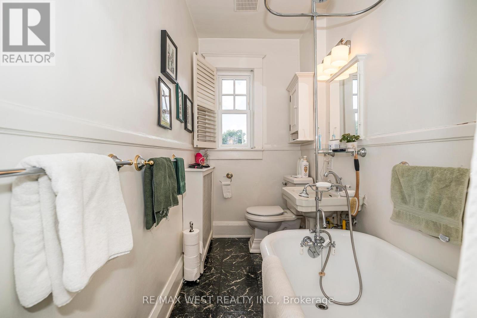 9B HUMEWOOD DRIVE - 26