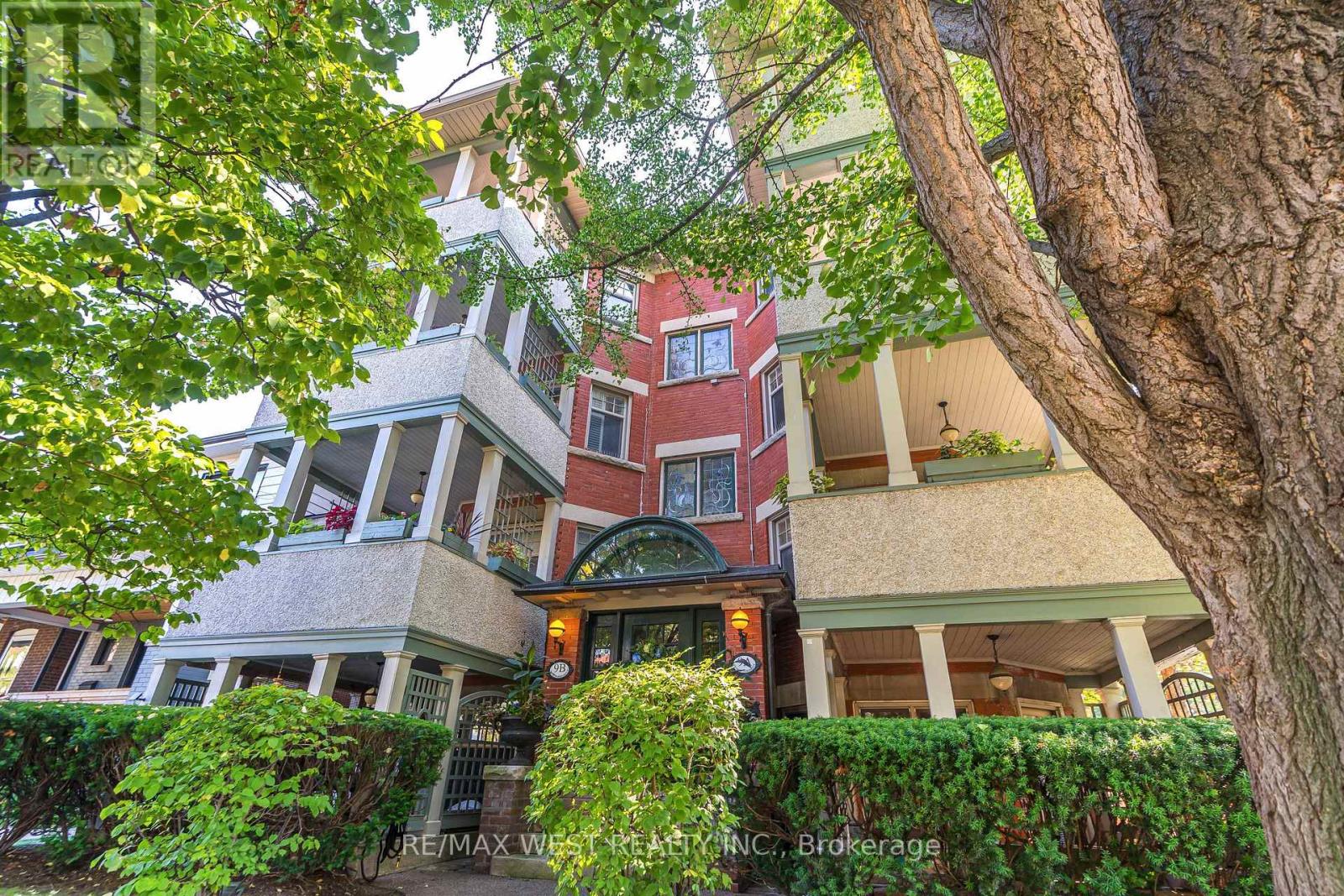 Photo 4 of 9 B Humewood Drive, Toronto ON