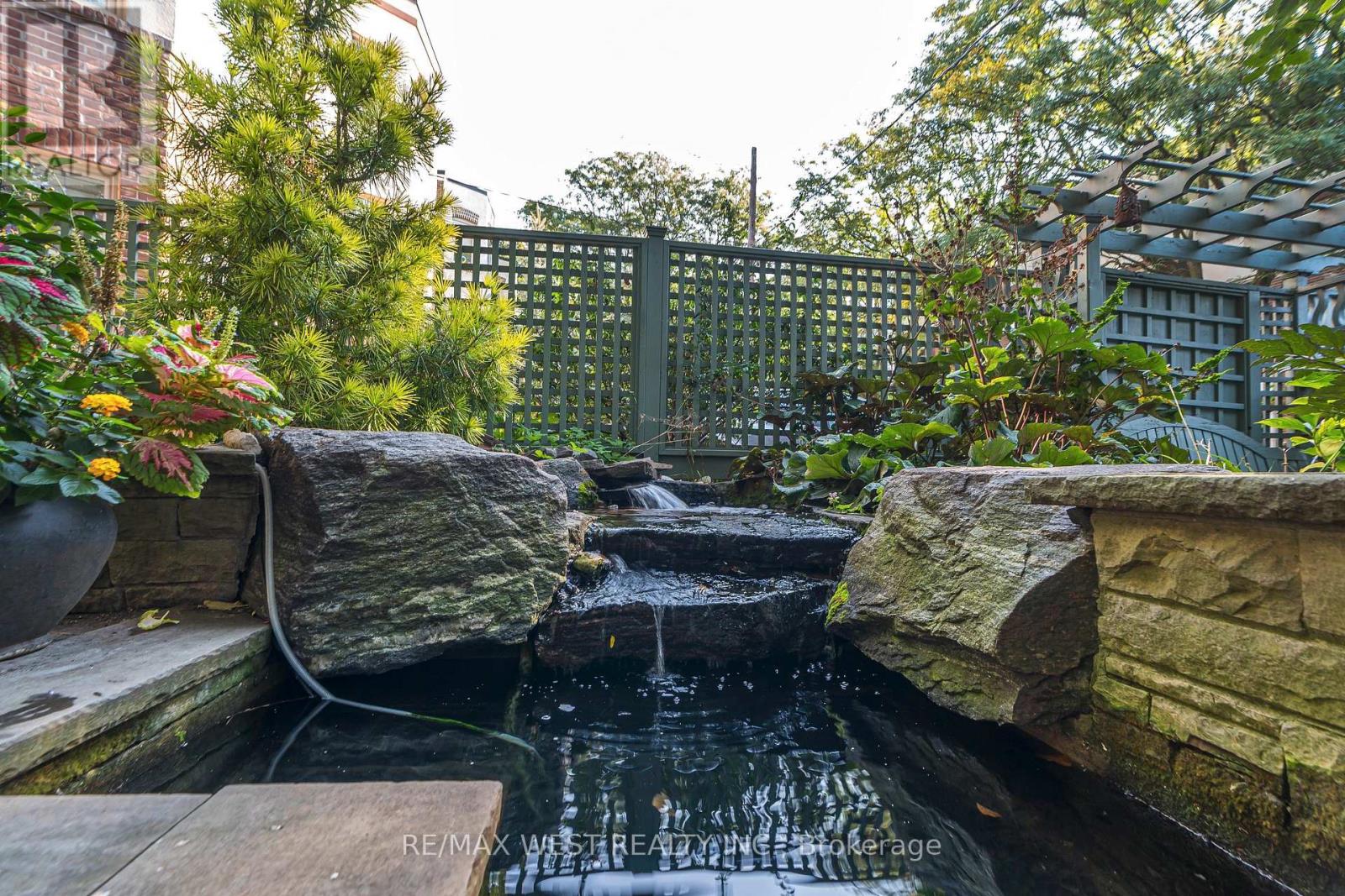 9B HUMEWOOD DRIVE - 40