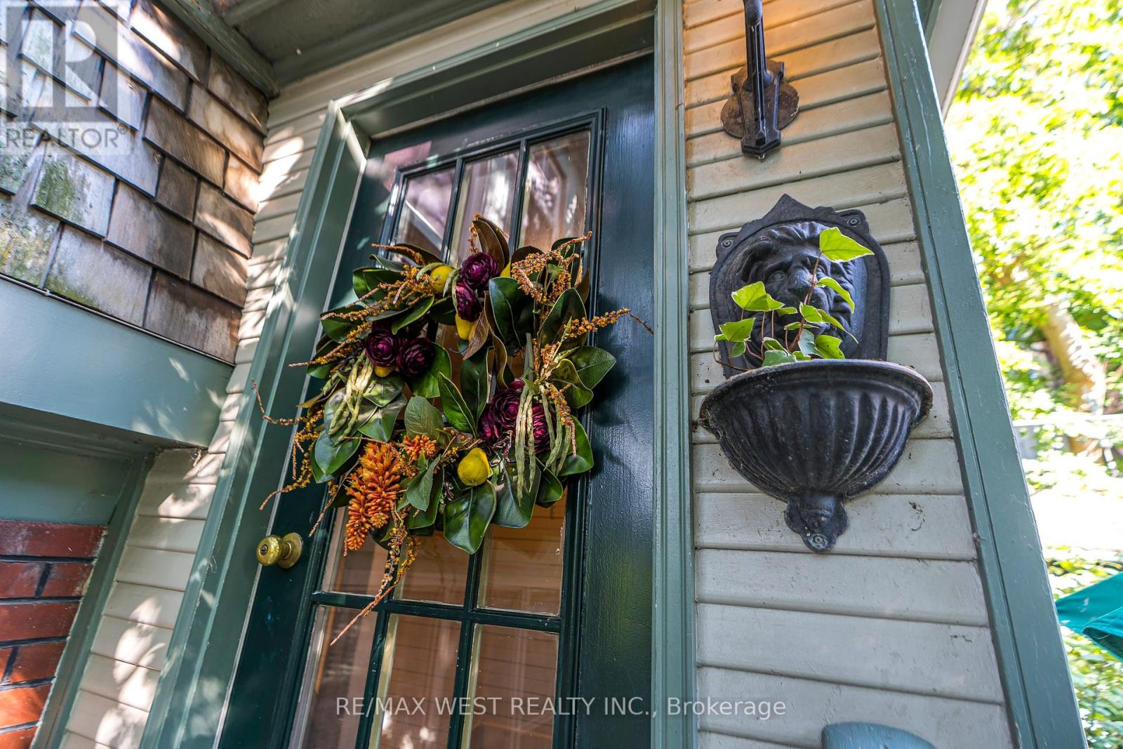 Photo 13 of 9 B Humewood Drive, Toronto ON