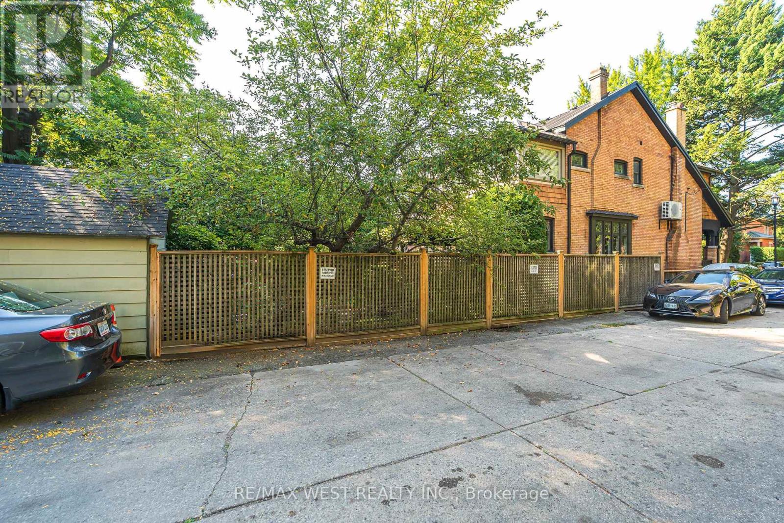 9B HUMEWOOD DRIVE - 44