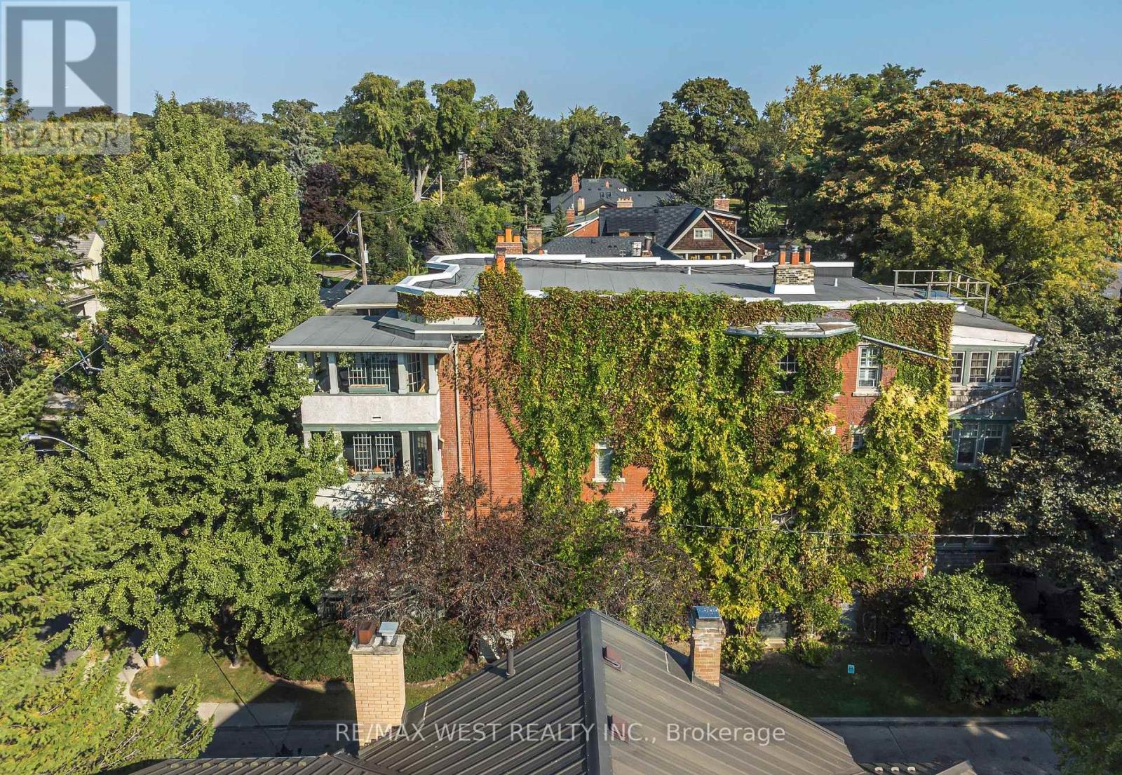 Photo 33 of 9 B Humewood Drive, Toronto ON
