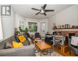 Dining room - 9b Humewood Drive, Toronto, ON M6C1C9 Photo 9