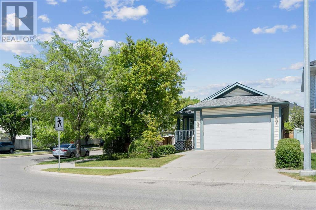 653 Coventry Drive NE, Calgary, Alberta