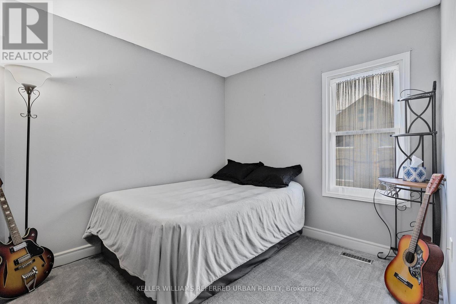 Photo 1 of 7 119 Dambrosio Drive, Barrie ON