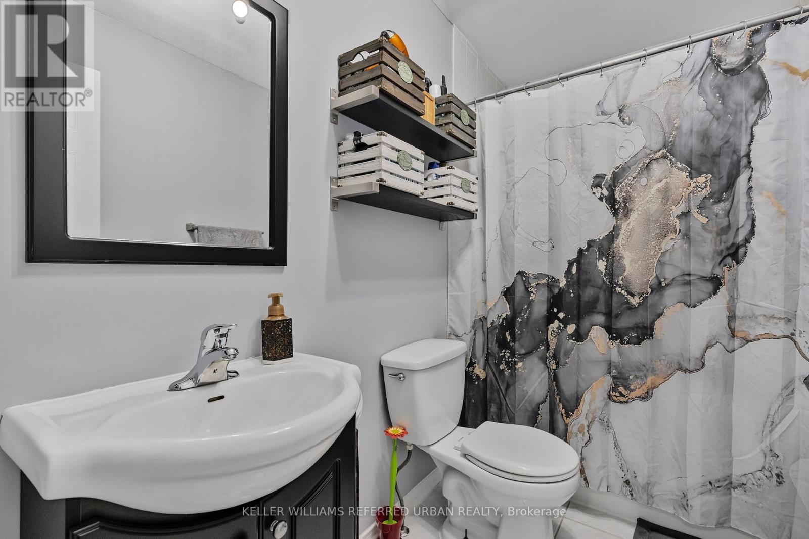 Photo 2 of 7 119 Dambrosio Drive, Barrie ON