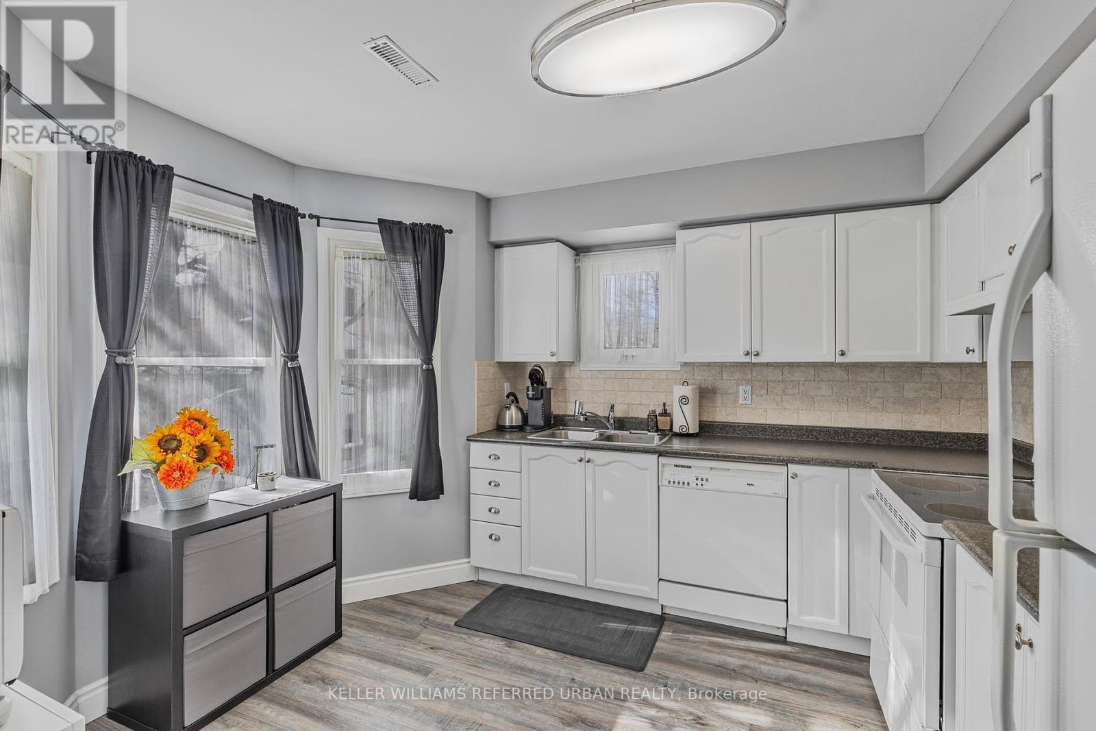 Photo 3 of 7 119 Dambrosio Drive, Barrie ON