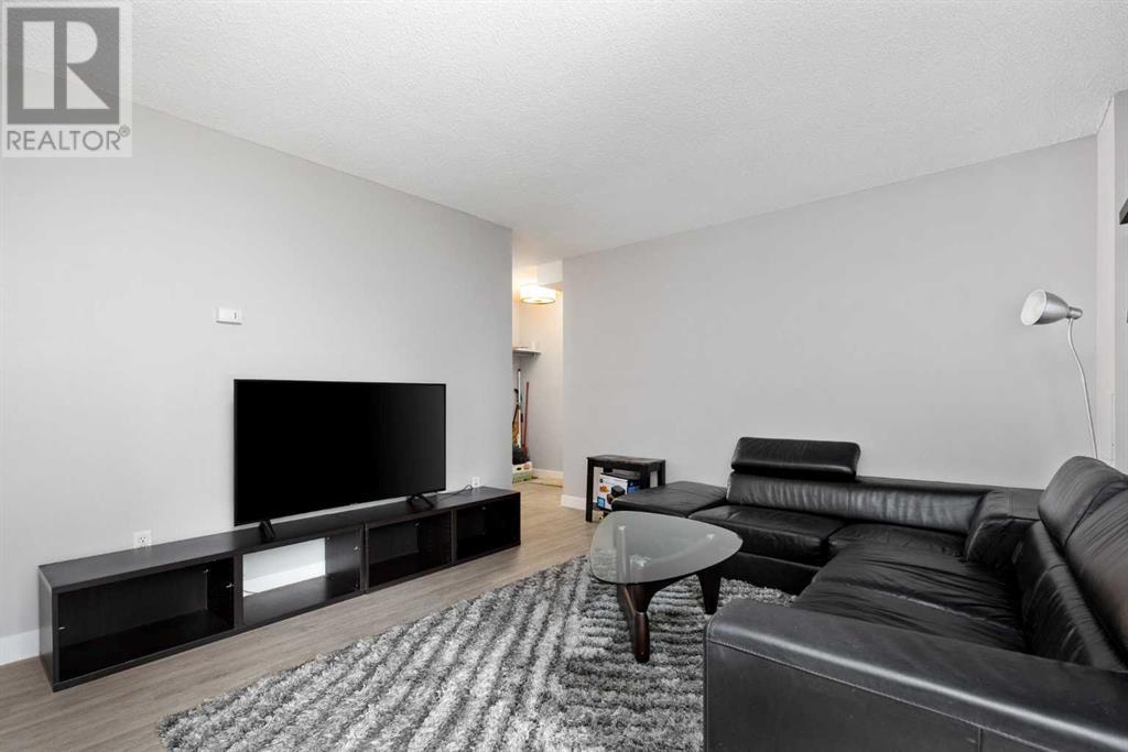 Single Family House for Sale in    Street SW Glenbrook Calgary 