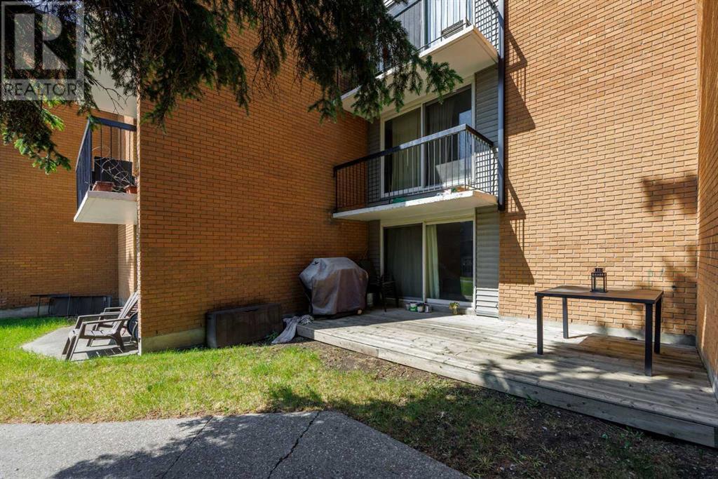 Single Family House for Sale in    Street SW Glenbrook Calgary 