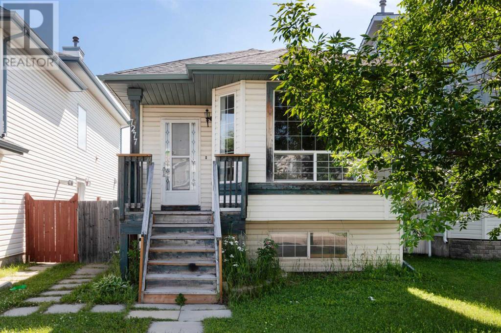 Single Family House Bi-level for Sale in  Laguna Way NE Monterey Park Calgary 