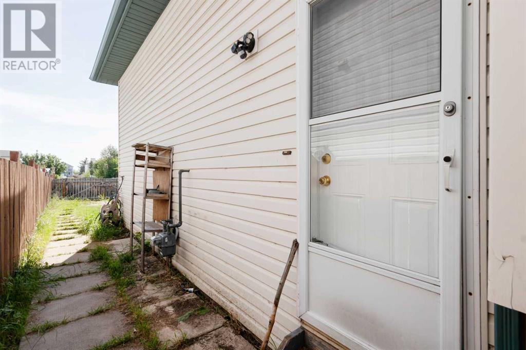 Single Family House Bi-level for Sale in  Laguna Way NE Monterey Park Calgary 