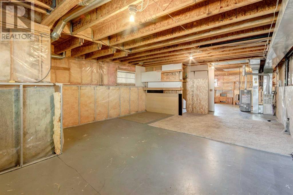 Single Family House Bi-level for Sale in  Laguna Way NE Monterey Park Calgary 