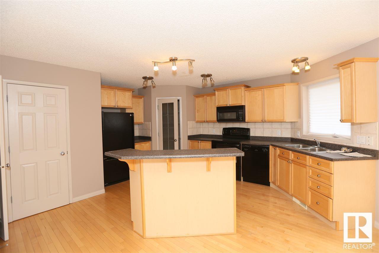 Photo 1 of 10903 8 Av Sw, Edmonton AB