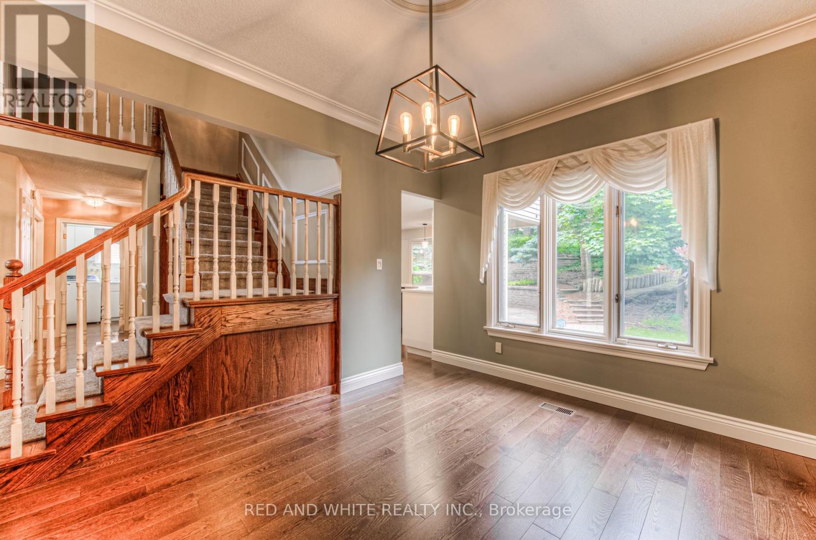 Photo 33 of 2 Morningview Place, Kitchener ON