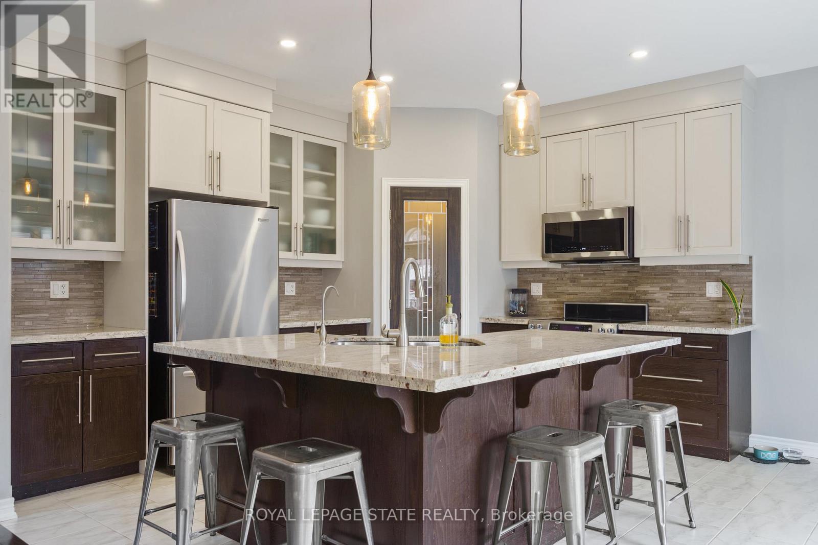 Photo 35 of 42 Chestnut Drive, Grimsby ON