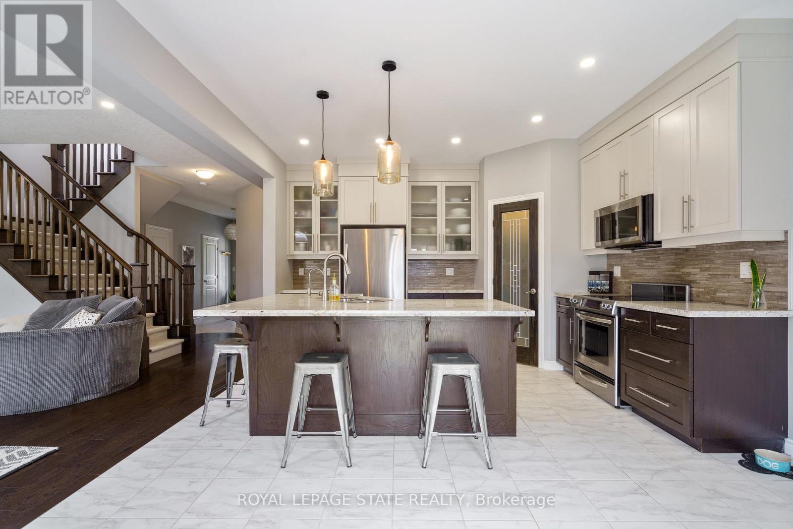 Photo 42 of 42 Chestnut Drive, Grimsby ON