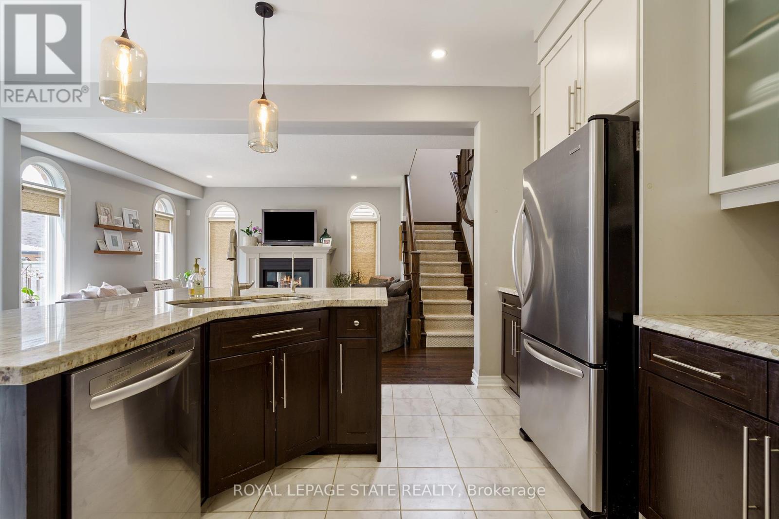 Photo 20 of 42 Chestnut Drive, Grimsby ON