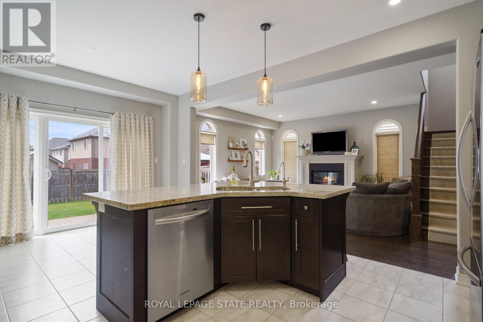Photo 29 of 42 Chestnut Drive, Grimsby ON