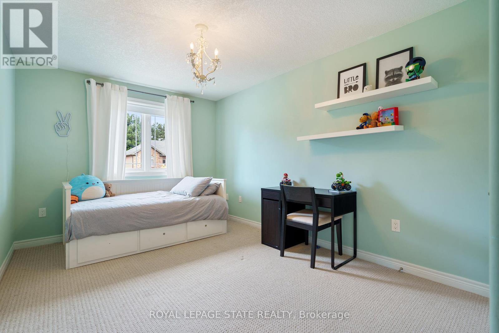 Photo 15 of 42 Chestnut Drive, Grimsby ON
