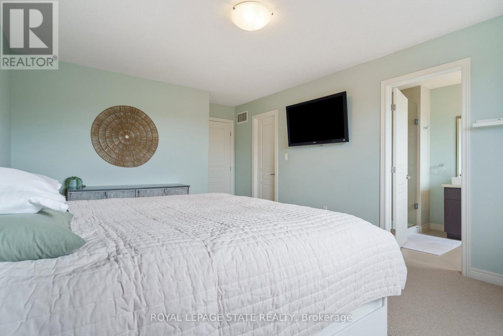 Photo 39 of 42 Chestnut Drive, Grimsby ON