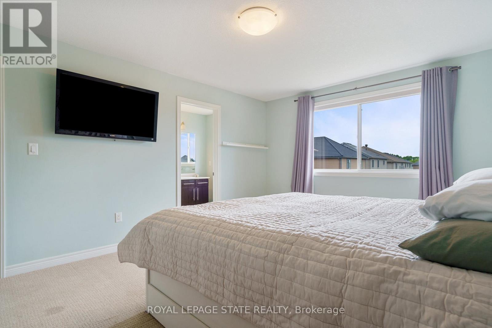 Photo 9 of 42 Chestnut Drive, Grimsby ON